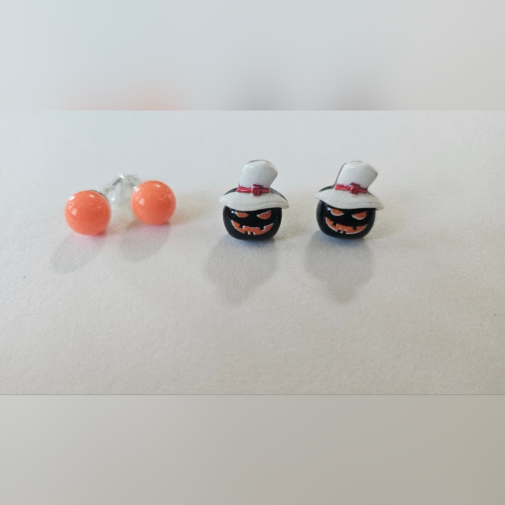 Halloween themed stud earrings. Jack O Lantern. New Without Tags